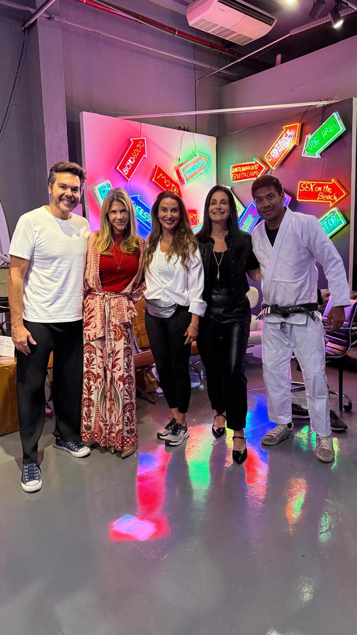 Luciane com convidados após palestra